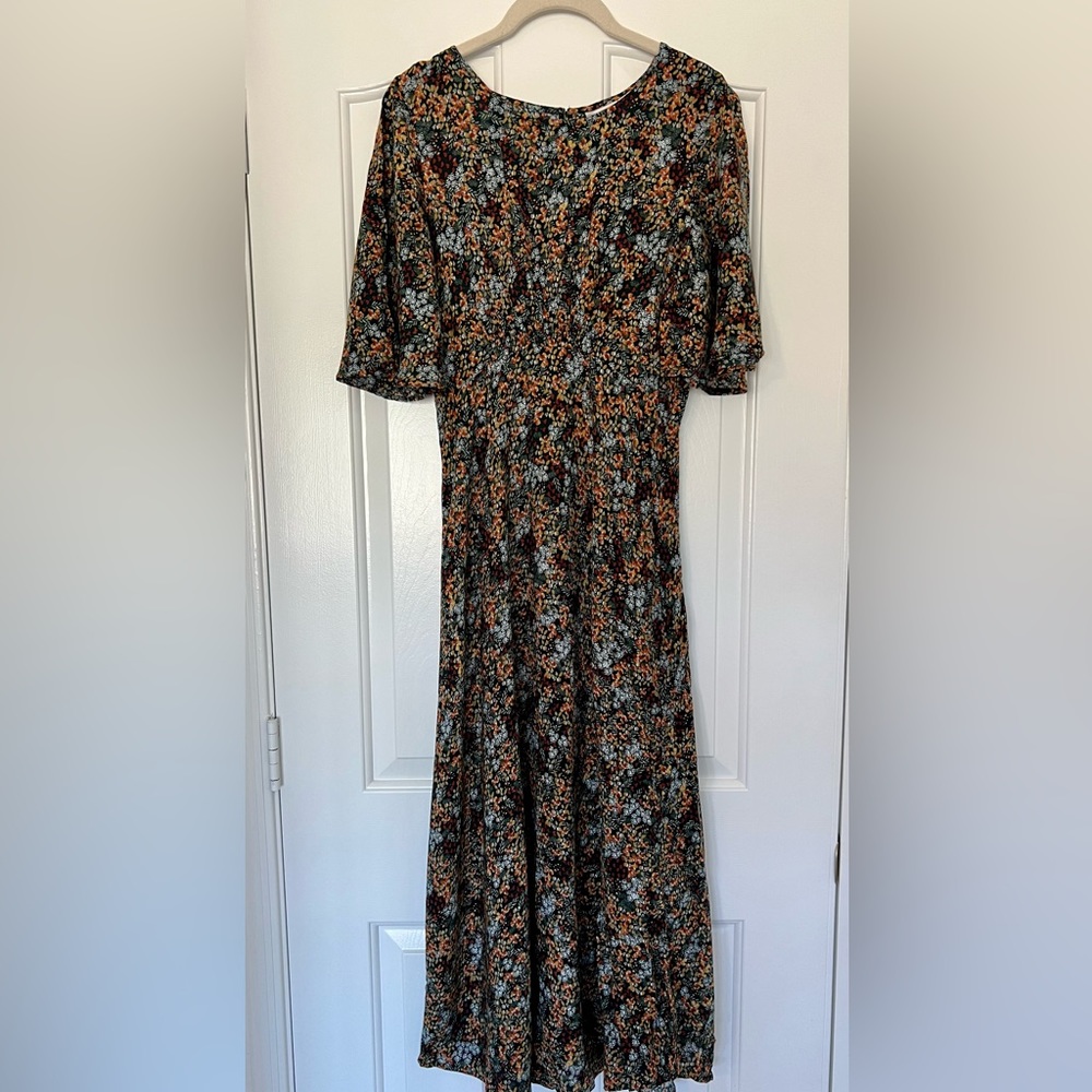 Boho, lightweight dress. Bell sleeves. Size 6.
